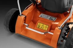 Husqvarna LB 144i Cordless Mulch Lawn Mower 44cm 8 Husqvarna LB 144i Cordless Mulch Lawn Mower 44cm -Care Garden Shop VU 645546