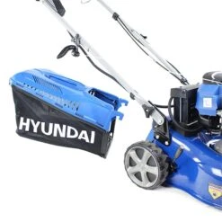 Hyundai HYM430SPE Self-Propelled Petrol Lawn Mower 42cm -Care Garden Shop hym430spe 9 74418